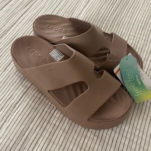 NEW! Getaway Platform H-Strap - Crocs in Latte Size 9W
